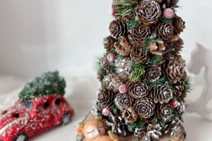 Эко елка.Елка из шишек с оленем - Описание