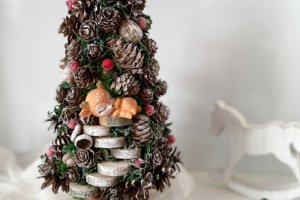 Еко ялинка.Ялинка зі шишок з оленем 2 - Опис