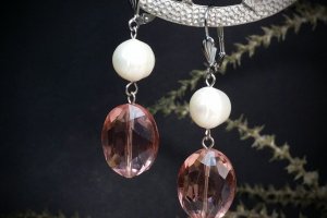 Розовые овальные серьги с жемчугом