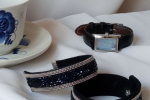 Синій браслет зі стразами - Опис