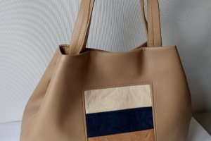 Сумка бежева з екошкіри - Опис