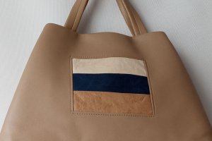 Сумка бежева з екошкіри - Опис
