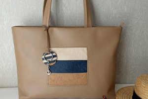 Сумка бежева з екошкіри - Опис