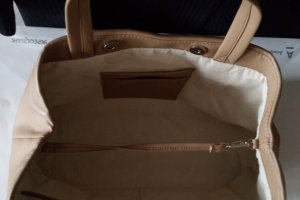 Сумка бежева з екошкіри - Опис