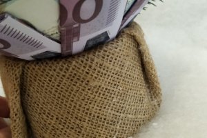 Новогодняя композиция с символом наступающего года  2 - Описание