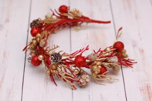Новогодний обруч ободок красно-золотой с шишками