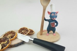 Іграшка статуетка Ремі щурів з мультфільму Рататуй з ложкою - Опис