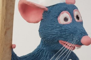 Іграшка статуетка Ремі щурів з мультфільму Рататуй з ложкою - Опис