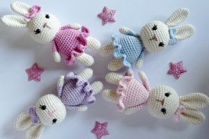 Зайка в платье. Вязаная игрушка, полу хлопок. 16 см - Описание
