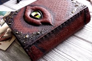 Гримуар с глазом - Описание