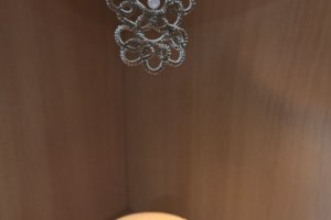 Янголятко з янтарем, рожевим кварцем, аметистом, нефритом - Опис