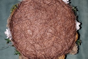 Икэбана с цветами с мешковины, с свечкой  - Описание