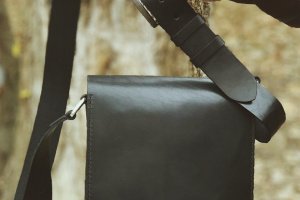 Сумка-планшет із натуральної шкіри ручної роботи - Опис