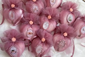 Ялинкові прикраси серця пудрові - Опис