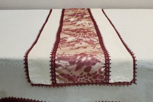 Скатертина з принтом тигровим і бордо, двостороння - Опис