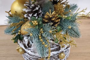 Большая новогодняя ёлка в золоте - Описание