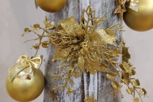 Большая новогодняя ёлка в золоте - Описание