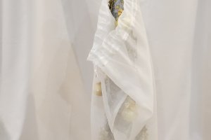 Большая новогодняя ёлка в золоте - Описание