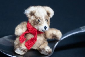 Міні-тедді із санчатами, зріст 5,5 см - Опис