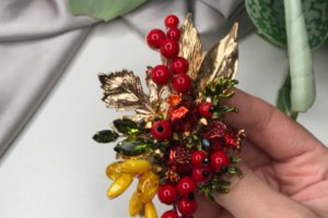 Работа Брошь ягодки