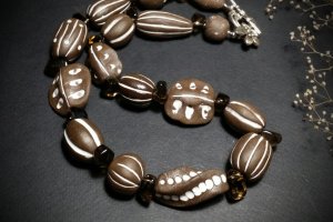 Темно-коричневые бусы с раухкварцем