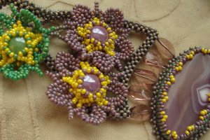 На лужайке - Описание