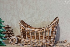 Новорічні плетені санки - Опис