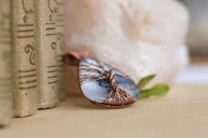 Кулон дерево жизни из дендритным опалом. Кулон природа - Описание