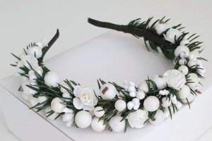 Новогодний белый обруч с елкой - Описание