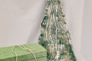 Настінна двостороння ялинка з прикрасами - Опис