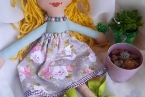 Кукла ручной работы с длинными волосами - Описание
