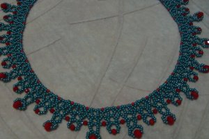 Ажурное колье из бисера - Описание