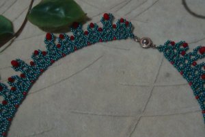 Ажурное колье из бисера - Описание