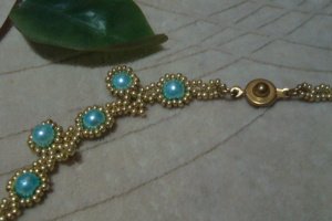 Ніжне кольє з бусинок та бісеру - Опис