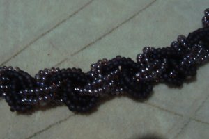 Бисерное колье из узлов макраме - Описание