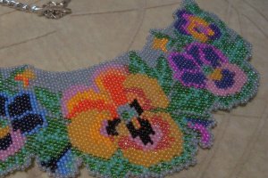 Колье "Анютины глазки" - Описание