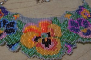 Колье "Анютины глазки" - Описание