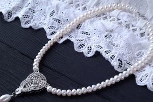 Роскошное колье из натурального жемчуга и кристаллов "Infinity" - Описание