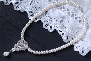 Роскошное колье из натурального жемчуга и кристаллов "Infinity" - Описание
