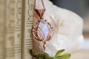 Подвеска капля с лунным камнем. Медный кулон - ДРУГИЕ РАБОТЫ