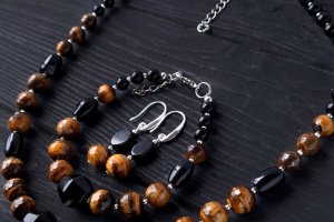 Комплект из тигриного глаза "Год Тигра -6" ожерелье и браслет - Описание