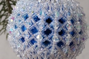 Новогодняя игрушка голубой хрусталь - Описание