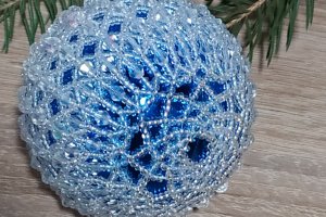 Новогодняя игрушка голубой хрусталь - Описание