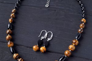 Намисто з тигрячого ока та агату "Рік Тигра -9"  - Опис