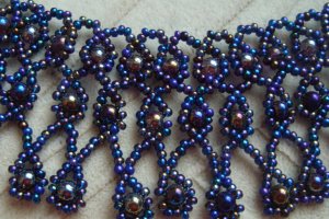 Ажурне кольє із бензинового бісеру - Опис