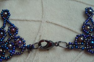 Ажурне кольє із бензинового бісеру - Опис