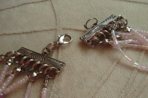 Бісерне кольє з намистинками, біконусами та ронделями - Опис