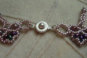 Ажурне кольє з бісеру та бусинок - Опис