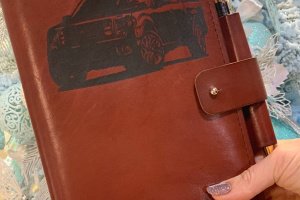 Датований блокнот в шкіряній обкладинці з гравіюванням - Опис