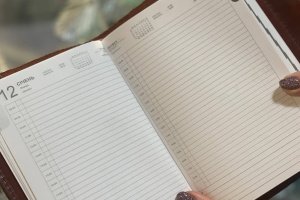 Датований блокнот в шкіряній обкладинці з гравіюванням - Опис
